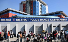 尼泊尔青年涌向选举临时岗位 应对就业压力