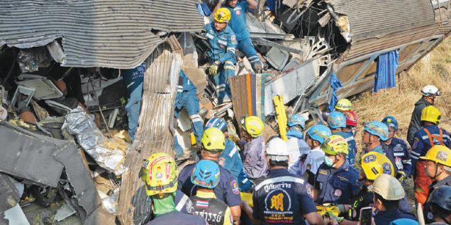 Crane collapse on Thai train kills 30