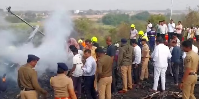 印度马哈拉施特拉邦发生坠机事故