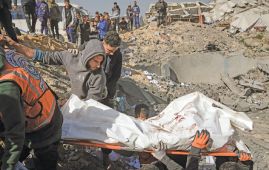 Militants kill 33 in Pakistan