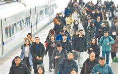 中国春运大潮启动 全国铁路预计发送旅客5.4亿人次