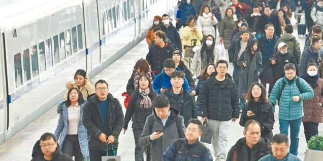 中国春运大潮启动 全国铁路预计发送旅客5.4亿人次