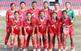 साफ यु १९ महिला फुटबलमा नेपाल बङ्गालादेशसँग खेल्दै