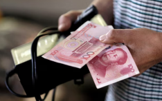 人民币对美元中间价小幅下调 汇率保持区间稳定释放市场信号