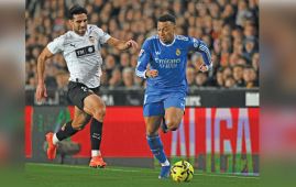 Real Madrid stay on Barca's tail