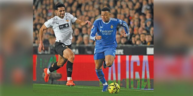 Real Madrid stay on Barca's tail