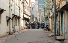 尼泊尔比尔冈杰青年冲突升级 当局实施不定期宵禁维护治安