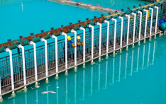 一滴水折射绿色发展底色