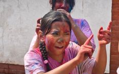 尼泊尔洒红节：缤纷色彩世界里的快乐梦想（组图）