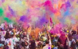 尼泊尔各地欢庆洒红节 传统文化与时代活力交相辉映