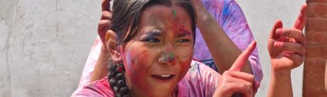 尼泊尔洒红节：缤纷色彩世界里的快乐梦想（组图）