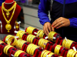 Gold price drops by Rs11,000 per tola 