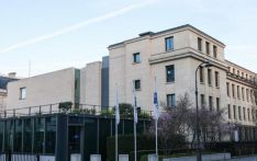 China, U.S. start economic, trade talks in Paris