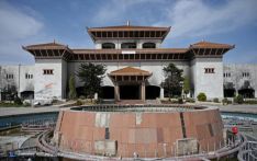 尼泊尔比伦德拉国际会议中心遭纵火后闲置半年 重建前景不明