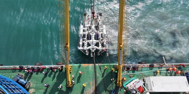 “海底穿针”！我国首条220千伏自主可控绝缘料海缆成功送电