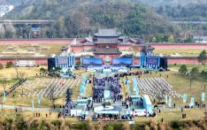 首个“国际太极拳日”十堰会场主题展演活动在武当山举行