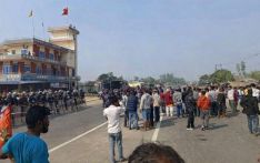 尼泊尔巴尔迪亚民众抗议毒品走私 与警方发生冲突致多人受伤