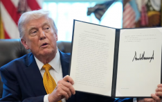 全球瞩目：特朗普签名入美元，象征美国历史性变革