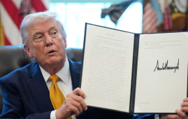 全球瞩目：特朗普签名入美元，象征美国历史性变革