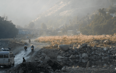 अवरुद्ध बीपी राजमार्गमा दुईतर्फी यातायात सञ्चालन