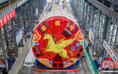 “奋楫号”下线：中国超级工程再添重器，长江隧道迈入智能建造新时代