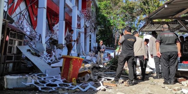 印尼北部海域发生7.4级强震 多地监测到小规模海啸波动