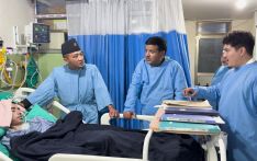 尼泊尔内政部长探望受伤抗议者 医疗救助获肯定