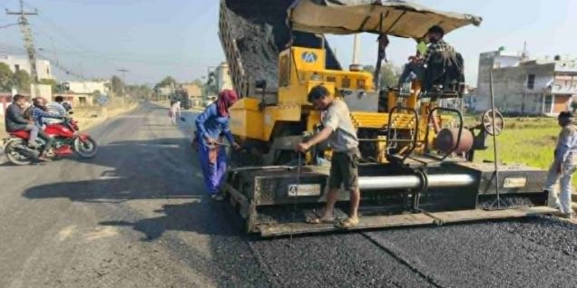 गढवा–कालाकाँटे हुलाकी सडक : ठेकेदार फेरिएपछि काम सुरु