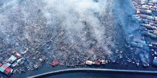 Fire destroys 1,000 homes in Malaysian coastal village