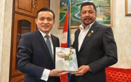 张茂明大使拜会尼泊尔新任能源、水资源和灌溉部长比拉杰·巴克塔·施雷斯塔