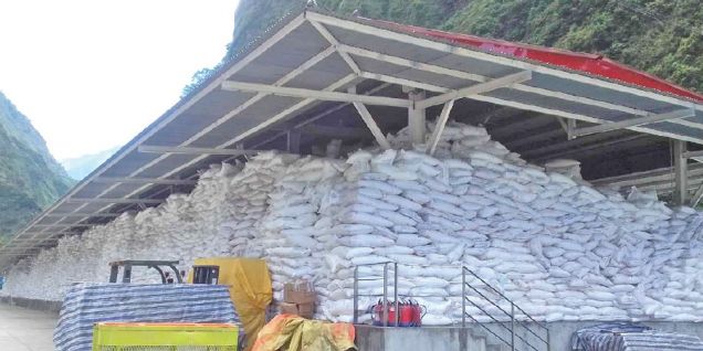 Fertiliser sacks pile up at Tatopani