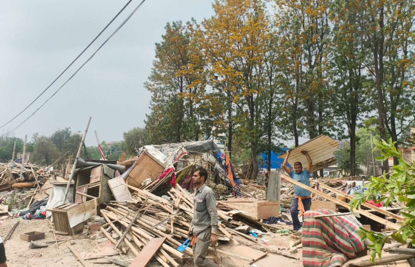 थापाथली सुकुम्बासी बस्ती हटाउन बुलडोजर प्रयोग, ठूलो अभियान सुरु