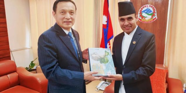 张茂明大使拜会尼泊尔新任通讯和信息技术部部长比克拉姆·蒂米尔西纳